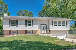 1099 Stratford Ln, Hanover Park, IL 60133 - Photo 2