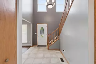 1986 Wedgewood Cir, Romeoville, IL 60446 - Photo 6