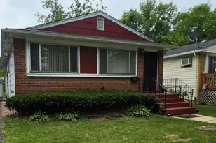 821 E 10th Pl, Ford Heights, IL 60411 - Photo 1