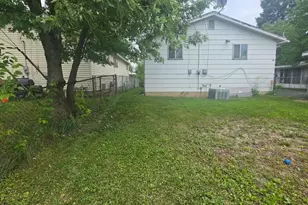 821 E 10th Pl, Ford Heights, IL 60411 - Photo 16
