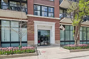 210 S Desplaines St, Chicago, IL 60661 - Photo 2