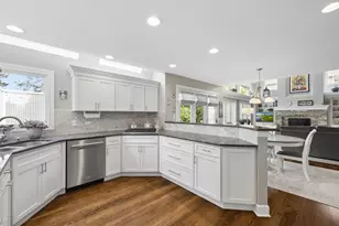 26W144 Houghton Ln, Winfield, IL 60190 - Photo 8
