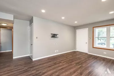 521 Milton Drive, Naperville, IL 60563 - Photo 4