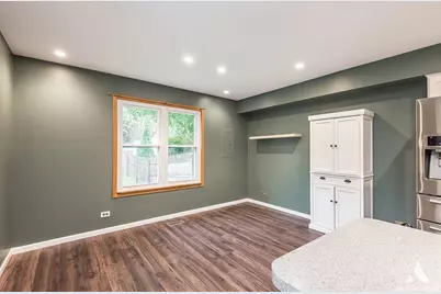 521 Milton Drive, Naperville, IL 60563 - Photo 10