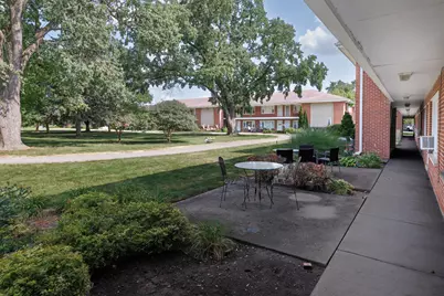 1101 Holiday Lane #8, Des Plaines, IL 60016 - Photo 6