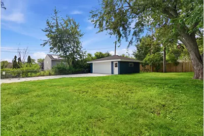 2425 E Sand Lake Road, Lindenhurst, IL 60046 - Photo 18