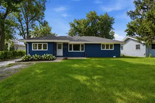 2425 E Sand Lake Rd, Lindenhurst, IL 60046 - Photo 1