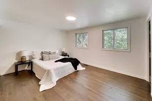915 W Frontenac Dr, Arlington Heights, IL 60004 - Photo 18