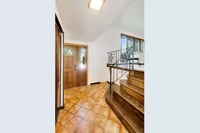 915 W Frontenac Drive, Arlington Heights, IL 60004 - Photo 4
