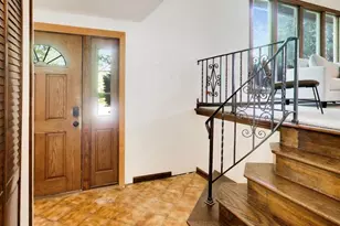 915 W Frontenac Dr, Arlington Heights, IL 60004 - Photo 4