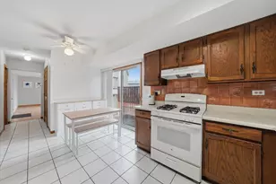 130 Lasalle Rd, Streamwood, IL 60107 - Photo 4