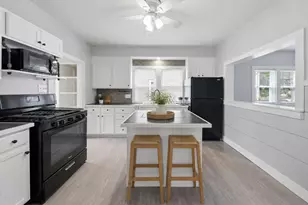 422 S 10th St, Dekalb, IL 60115 - Photo 10
