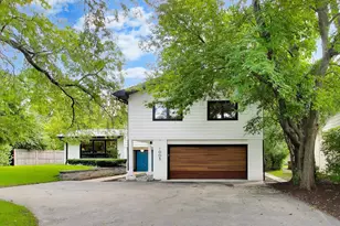 1005 Forestway Dr, Glencoe, IL 60022 - Photo 2