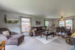 1027 W 3rd St, Spring Valley, IL 61362 - Photo 4
