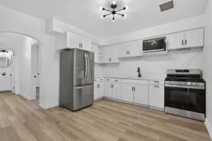 704 1/2 6th St, Mendota, IL 61342 - Photo 2