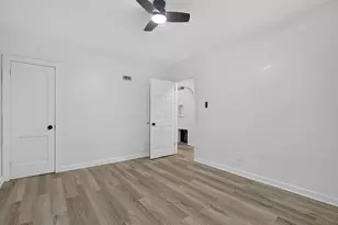 704 1/2 6th St, Mendota, IL 61342 - Photo 12