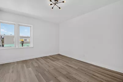 704 1/2 6th Street #2R, Mendota, IL 61342 - Photo 6