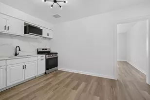 704 1/2 6th St, Mendota, IL 61342 - Photo 4