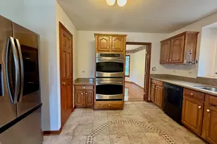 1 Genesee Ct, Bolingbrook, IL 60440 - Photo 6