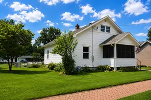 207 16th Ave, Sterling, IL 61081 - Photo 2