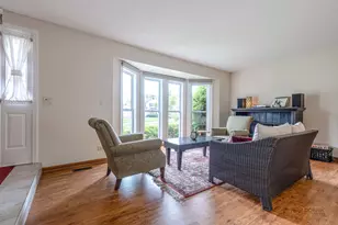 4 Montana Ct, Cary, IL 60013 - Photo 2