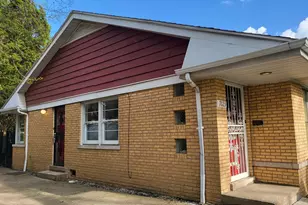 7023 S Bennett Ave, Chicago, IL 60649 - Photo 2
