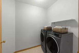 21544 Essex Dr, Crest Hill, IL 60403 - Photo 14
