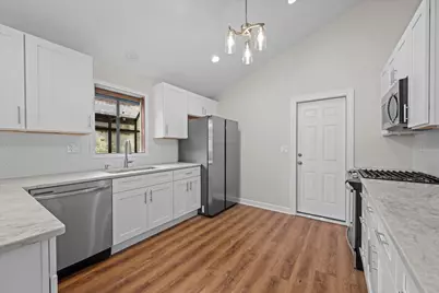 7655 Woodview Drive, Woodridge, IL 60517 - Photo 8