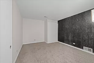 7655 Woodview Dr, Woodridge, IL 60517 - Photo 20