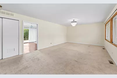109 Landmeier Road, Elk Grove Village, IL 60007 - Photo 12