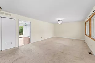 109 Landmeier Rd, Elk Grove Village, IL 60007 - Photo 12