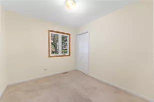 109 Landmeier Rd, Elk Grove Village, IL 60007 - Photo 8