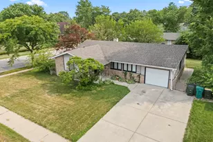 109 Landmeier Rd, Elk Grove Village, IL 60007 - Photo 22