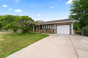 109 Landmeier Rd, Elk Grove Village, IL 60007 - Photo 2