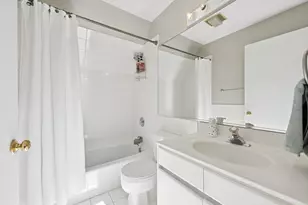 2307 W Melrose St, Chicago, IL 60618 - Photo 20