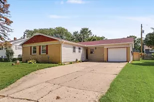 1004 Frank Dr, Champaign, IL 61821 - Photo 2