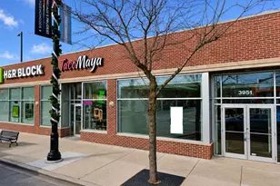 3951 N Broadway, Chicago, IL 60613 - Photo 1