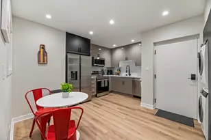 7109 N Western Ave, Chicago, IL 60645 - Photo 8