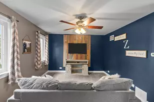 212 Galvin Pkwy, Harvard, IL 60033 - Photo 4
