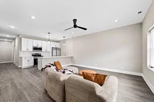 4053 S Prairie Ave, Chicago, IL 60653 - Photo 6