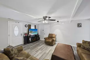 207 Second St, Elgin, IL 60123 - Photo 6