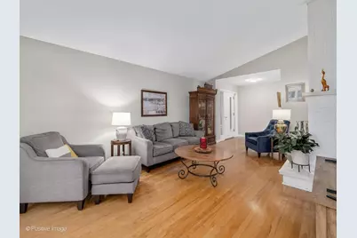 901 S Myrtle Avenue, Villa Park, IL 60181 - Photo 2