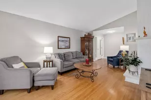 901 S Myrtle Ave, Villa Park, IL 60181 - Photo 2