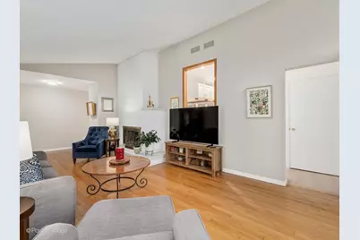 901 S Myrtle Avenue, Villa Park, IL 60181 - Photo 4