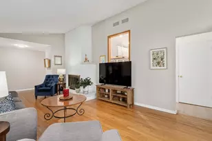 901 S Myrtle Ave, Villa Park, IL 60181 - Photo 4