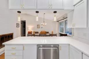 901 S Myrtle Ave, Villa Park, IL 60181 - Photo 8