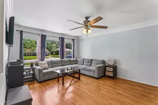 1212 Carswell Ave, Elk Grove Village, IL 60007 - Photo 4
