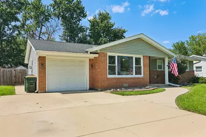 1212 Carswell Avenue, Elk Grove Village, IL 60007 - Photo 2
