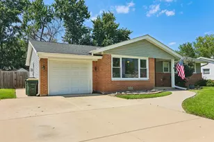 1212 Carswell Ave, Elk Grove Village, IL 60007 - Photo 2
