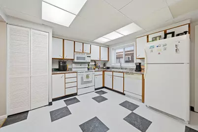 940 N Rohlwing Road #201A, Addison, IL 60101 - Photo 8